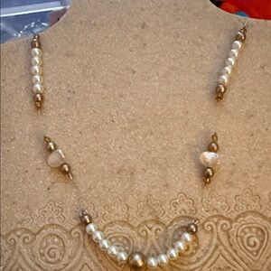 Women’s  Pearl and Gold Necklace 9.5”